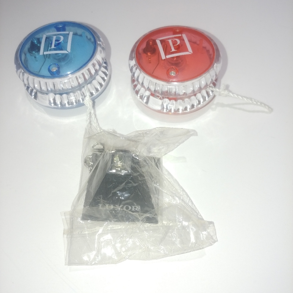 Blue and Red Yo-Yo Set & Luxor Keychain Light